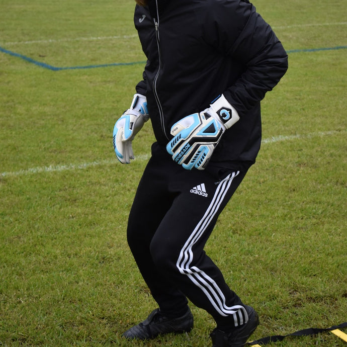 How to stay warm as a goalkeeper in the winter months